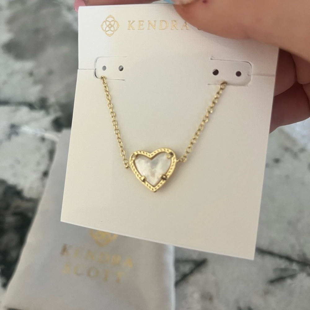 Kendra Scott Gold Heart bracelt